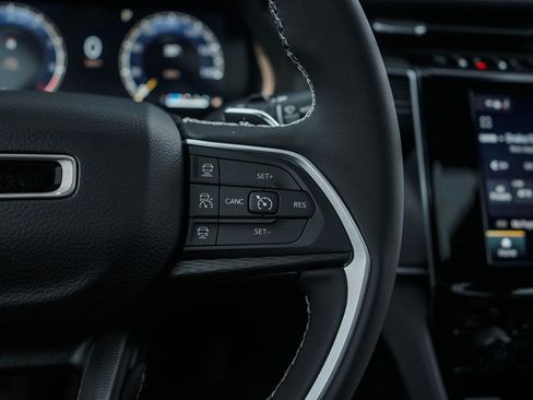 New 2025 Jeep Grand Cherokee L Altitude AWD/4WD image 23