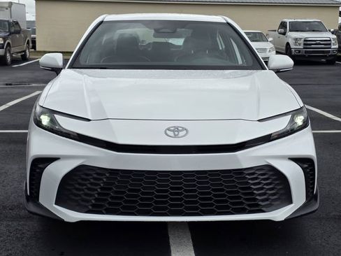 Used 2025 Toyota Camry SE FWD image 2