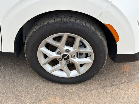 Used 2025 Kia Soul LX w/ LX Technology Package FWD image 12