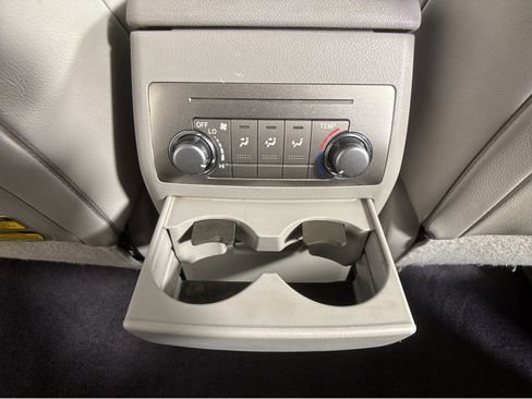 Used 2012 Toyota Highlander SE image 35
