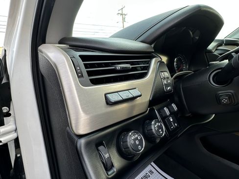 Used 2019 GMC Yukon Denali w/ Denali Ultimate Package AWD/4WD image 11