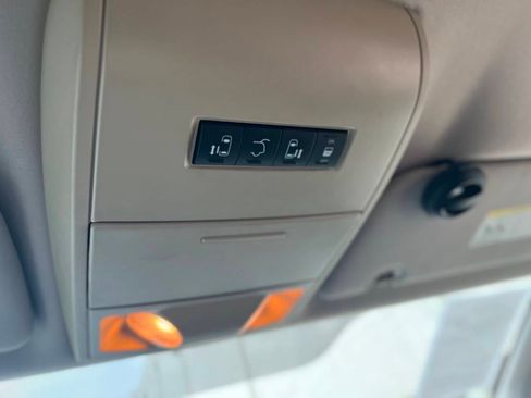 Used 2013 Dodge Grand Caravan SXT FWD image 16
