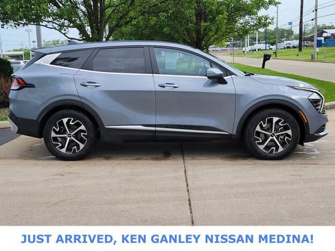 Used 2024 Kia Sportage EX FWD image 2