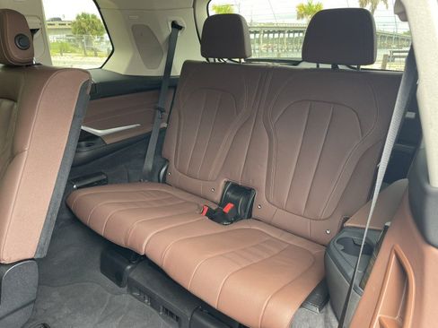 Used 2019 BMW X7 xDrive50i w/ Premium Package AWD/4WD image 12