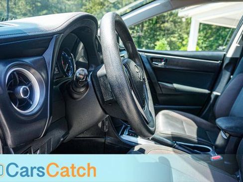 Used 2018 Toyota Corolla LE w/ Carpet Mat Package (TMS) FWD image 17