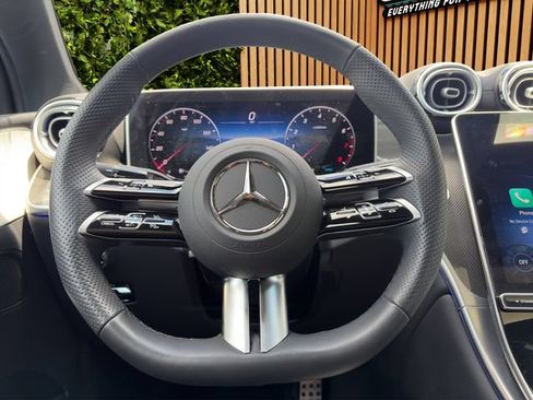 Used 2025 Mercedes-Benz GLC 300 4MATIC w/ AMG Line image 9