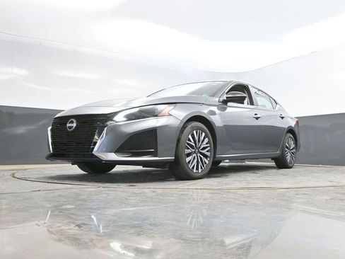 Used 2024 Nissan Altima 2.5 SV AWD/4WD image 45