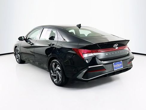 Used 2025 Hyundai Elantra SEL FWD image 6