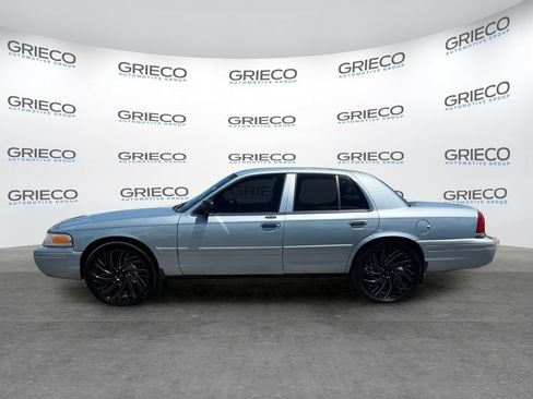 Used 2005 Ford Crown Victoria LX RWD image 4