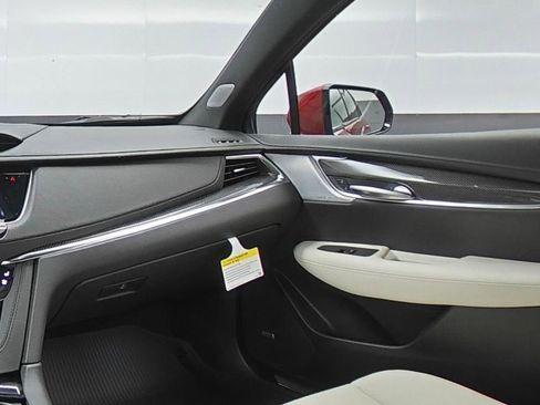 New 2025 Cadillac XT5 Sportv w/ LPO, Floor Liner Package image 11