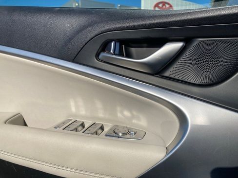 Used 2025 Genesis G70 2.5T image 14