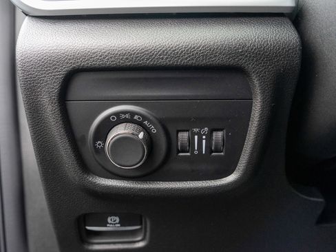 Used 2024 Jeep Grand Cherokee Altitude AWD/4WD image 16