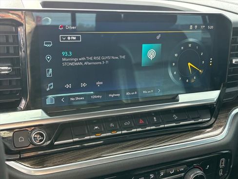 Used 2022 Chevrolet Silverado 1500 LT Trail Boss w/ Convenience Package II image 3