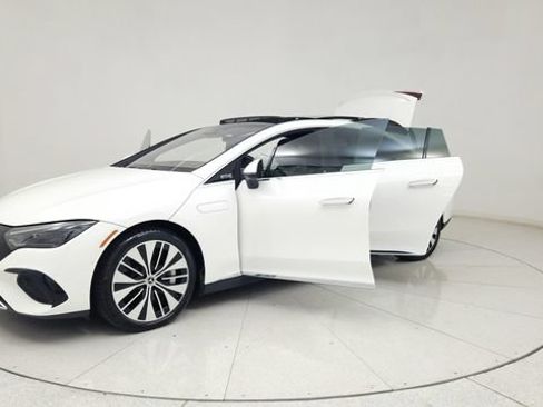 Used 2023 Mercedes-Benz EQE 500 4MATIC Sedan image 15