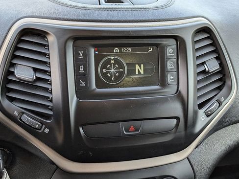 Used 2017 Jeep Cherokee Latitude image 30