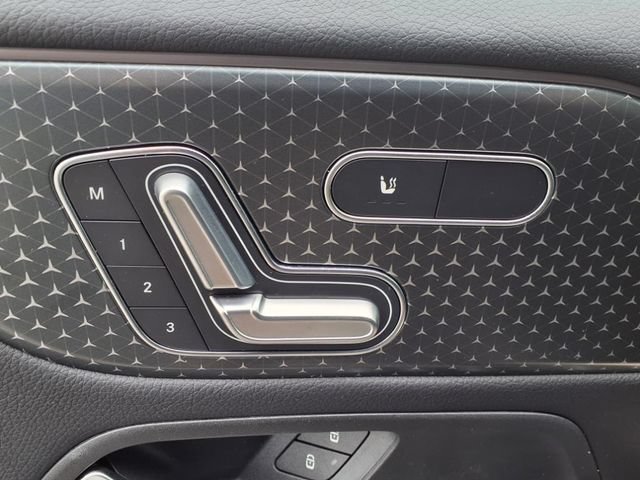 Used 2024 Mercedes-Benz GLB 250 4MATIC image 14