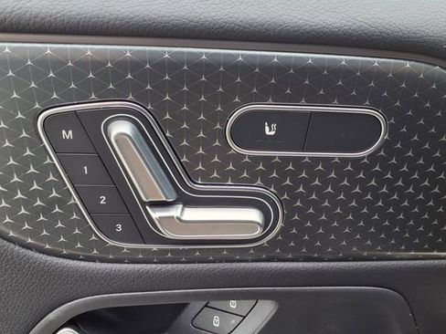 Used 2024 Mercedes-Benz GLB 250 4MATIC image 14