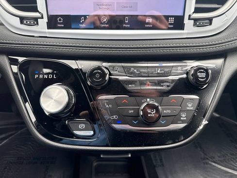 New 2027 Chrysler Pacifica Select AWD/4WD image 35