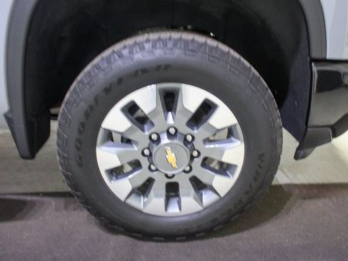 Used 2024 Chevrolet Silverado 2500 Custom w/ Custom Value Package image 19