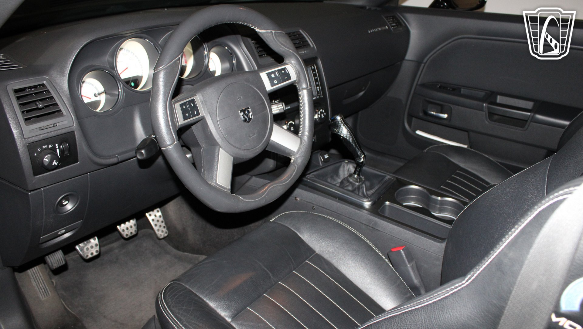 Used 2010 Dodge Challenger R/T w/ Mopar 10 Pkg RWD image 8