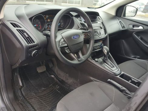 Used 2017 Ford Focus SE image 2