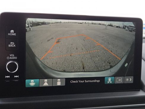 Used 2025 Honda Pilot EX-L image 9