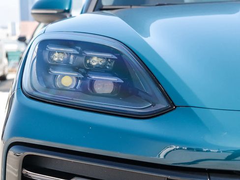 Used 2025 Porsche Cayenne image 6