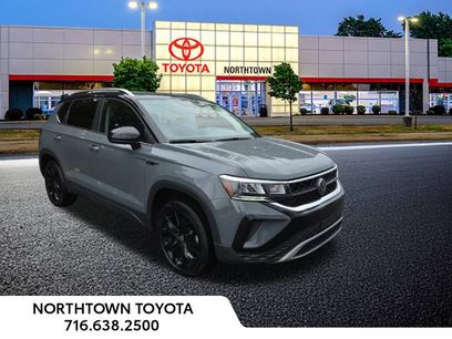 Used 2023 Volkswagen Taos SE w/ Panoramic Sunroof Package