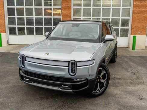 Used 2024 Rivian R1S Adventure image 2