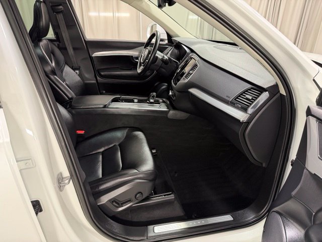 Used 2023 Volvo XC90 B5 Core w/ Protection Package Premier AWD/4WD image 12