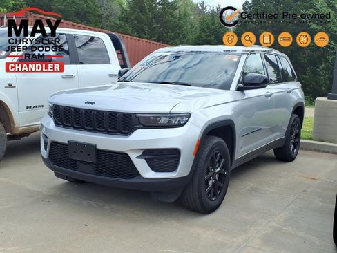 Used 2025 Jeep Grand Cherokee Altitude image 1