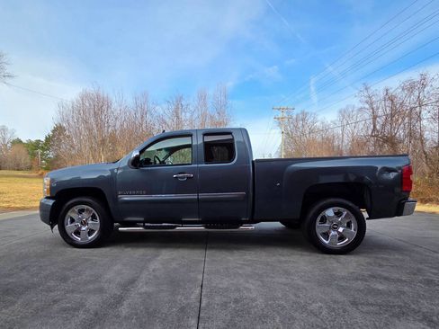 Used 2010 Chevrolet Silverado 1500 LT w/ Regional Value Package image 9