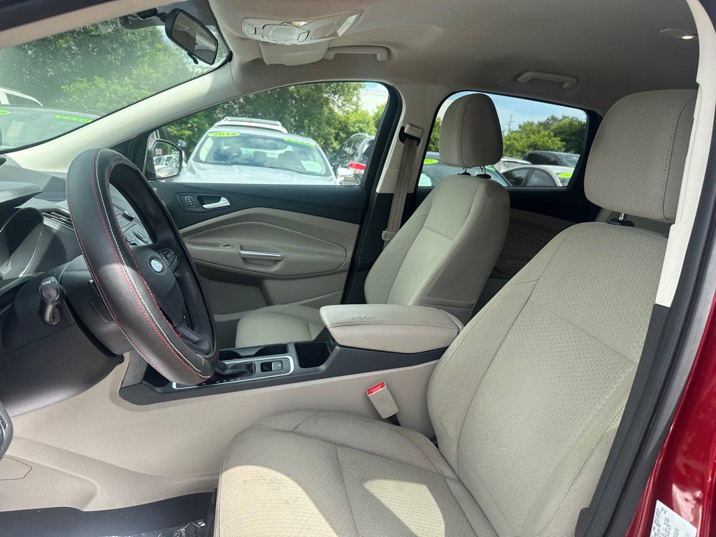 Used 2017 Ford Escape SE FWD image 10