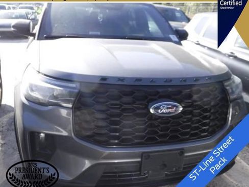 Used 2025 Ford Explorer ST-Line w/ ST-Line Street Pack AWD/4WD image 2
