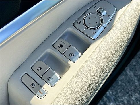 Used 2023 Genesis G70 2.0T image 18