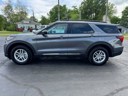 Used 2025 Ford Explorer Active AWD/4WD image 4