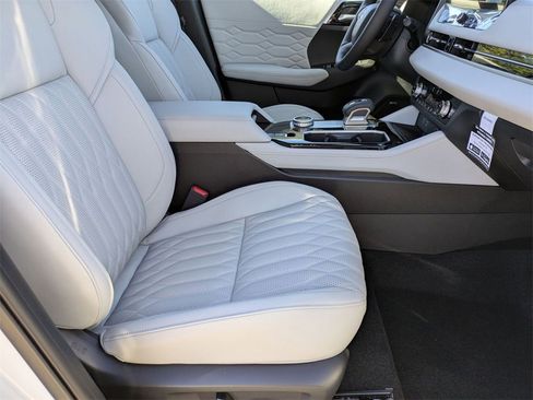 New 2025 Mitsubishi Outlander SEL image 32