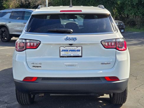 Used 2025 Jeep Compass Latitude image 12