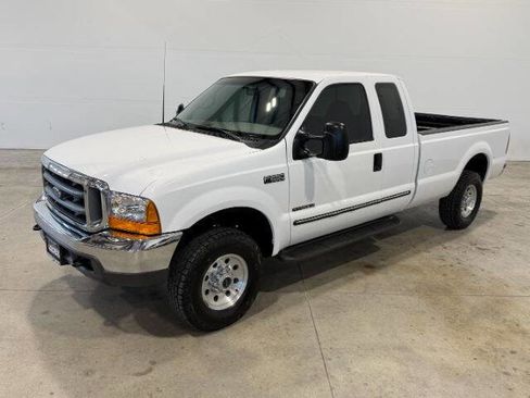 Used 2000 Ford F250 XLT image 2