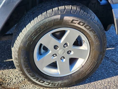 Used 2007 Jeep Wrangler Unlimited Sahara image 9