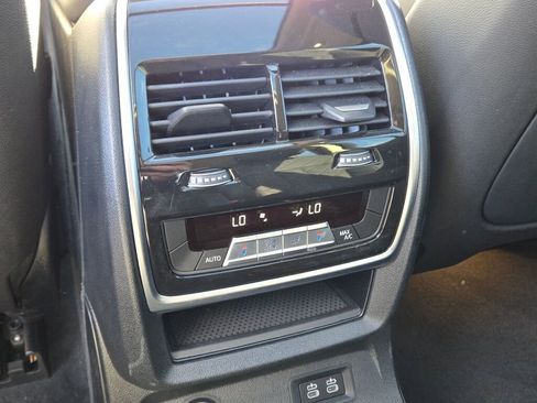 Used 2023 BMW X7 xDrive40i image 33