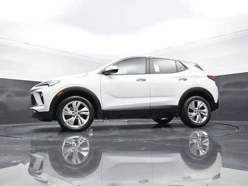 Used 2025 Buick Encore GX Preferred AWD/4WD image 49