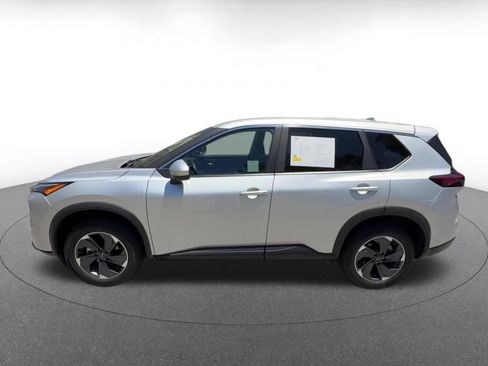 Used 2025 Nissan Rogue SV AWD/4WD image 9