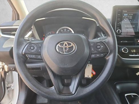 Used 2022 Toyota Corolla LE FWD image 12