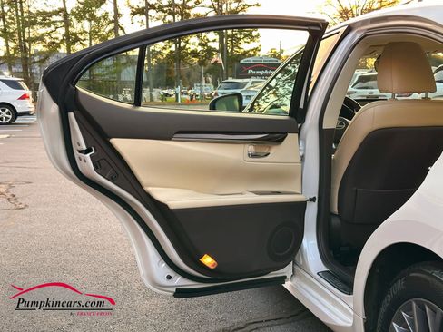 Used 2018 Lexus ES 350 w/ Navigation System Package image 25