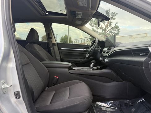 Used 2023 Nissan Altima 2.5 SV w/ SV Premium Package image 17