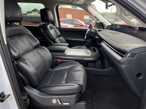 Used 2025 Lincoln Navigator Reserve AWD/4WD image 16