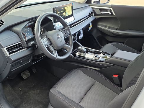 New 2026 Mitsubishi Outlander ES FWD image 12