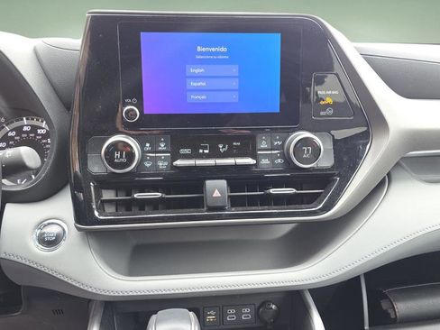 Used 2023 Toyota Highlander LE image 25