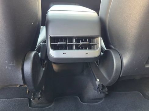 Used 2023 Tesla Model Y Long Range AWD/4WD image 31